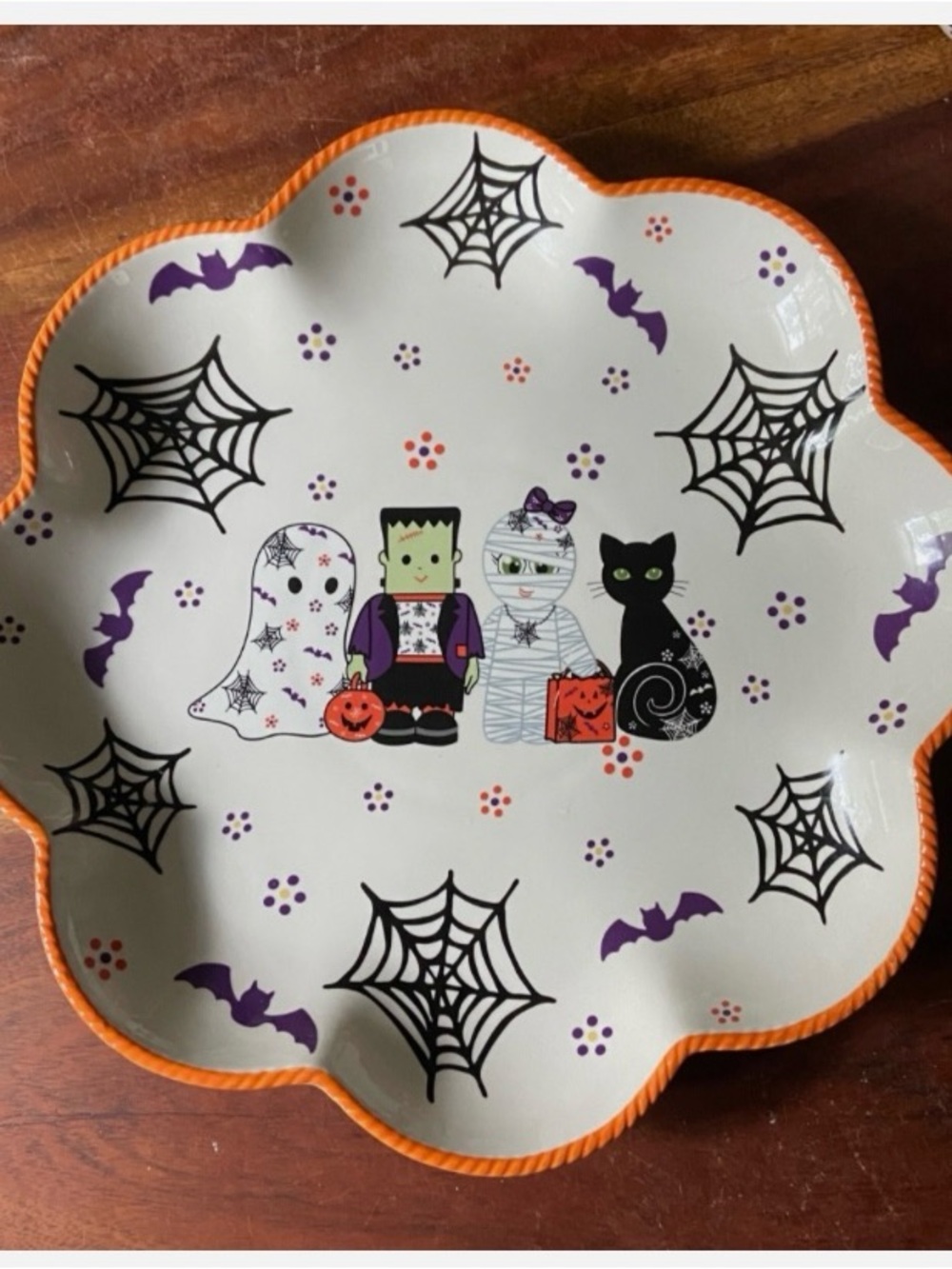 Temp-tations by Tara Large Scalloped Boofetti Halloween Platter 13"
